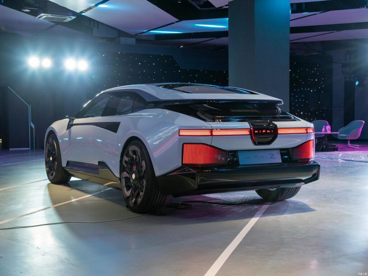 hiphi_Z_1_generation__Liftback__2.jpg
