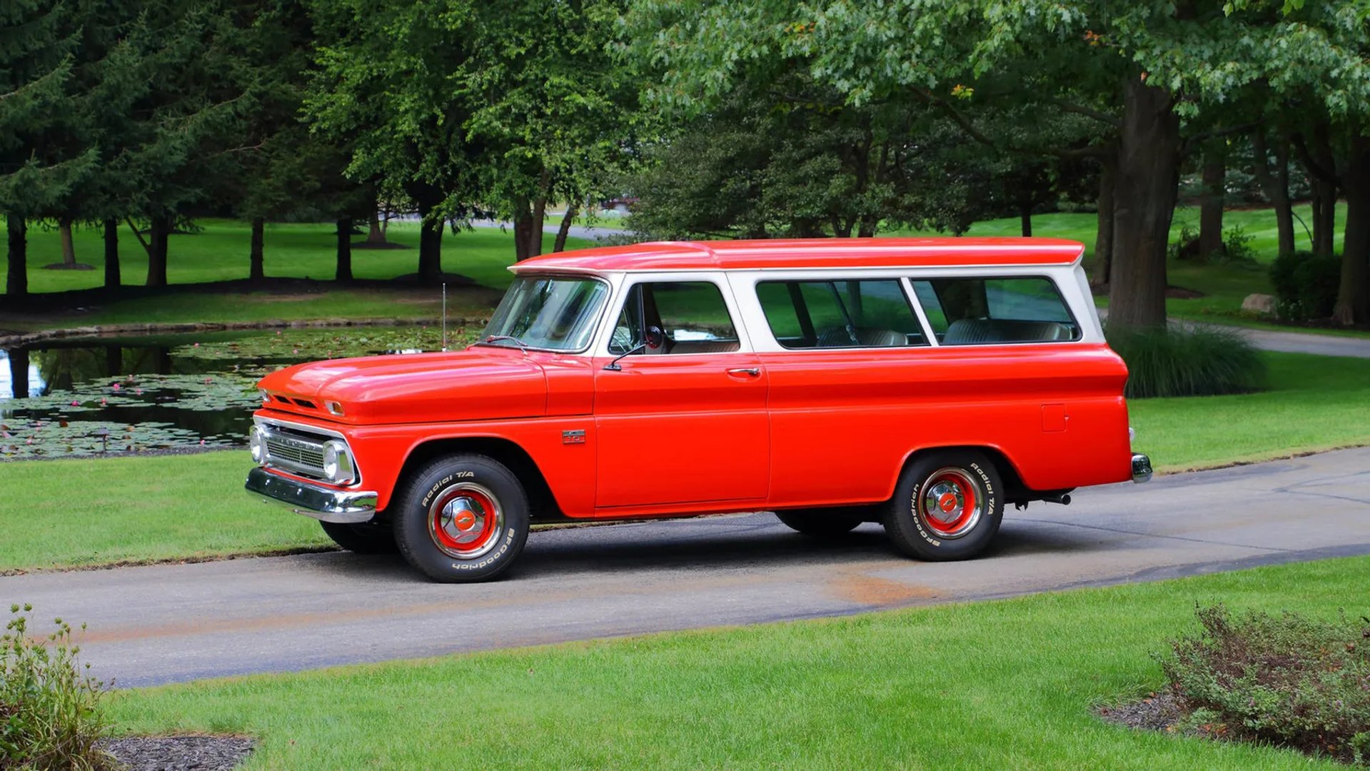 Chevrolet_Suburban_5_generation__Estate_3-door__3.jpg