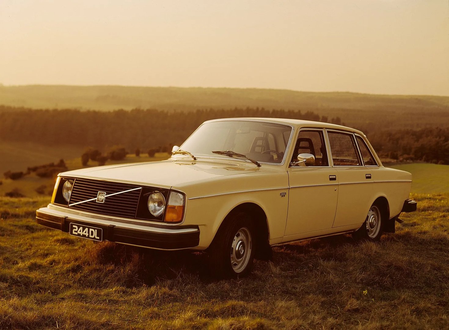 Volvo_240_Series_1_generation__Sedan__5.jpg