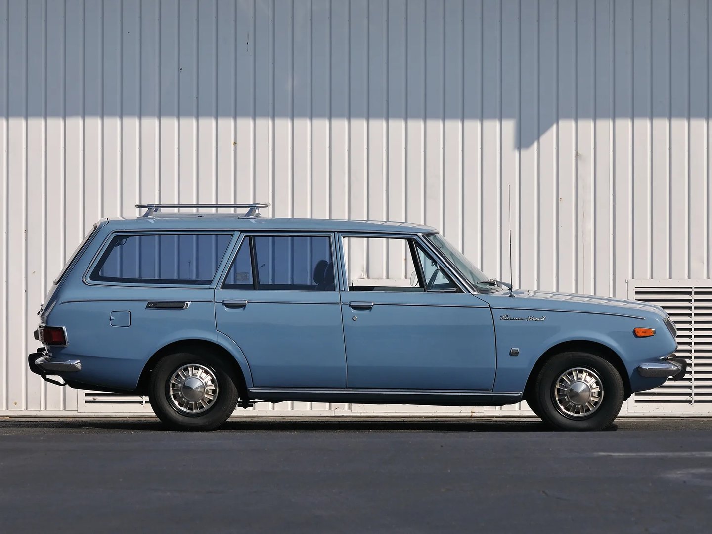 Toyota_Mark_II_1_generation__Estate_5-door__2.jpg