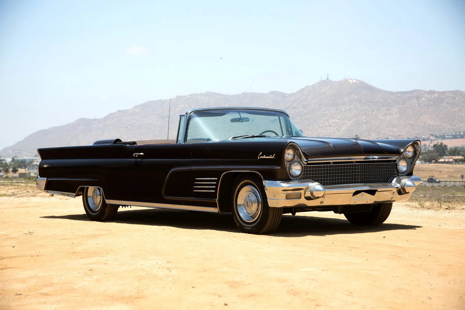 Lincoln_Continental_3_generation__Cabrio__5.jpg
