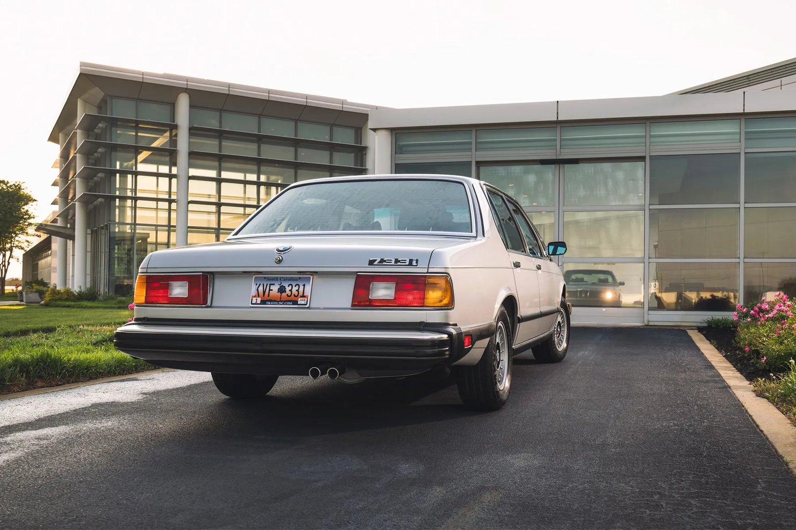 BMW_7_series_1_generation__Sedan__6.jpg