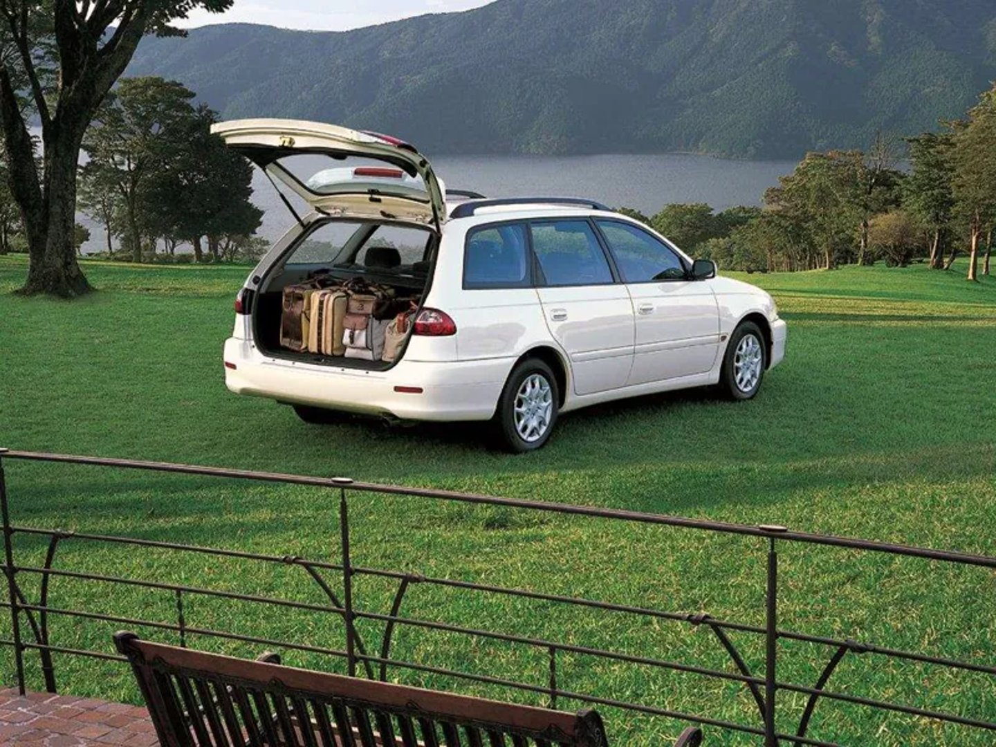 Toyota_Caldina_2_generation_restyling__Estate_5-door__2.jpg