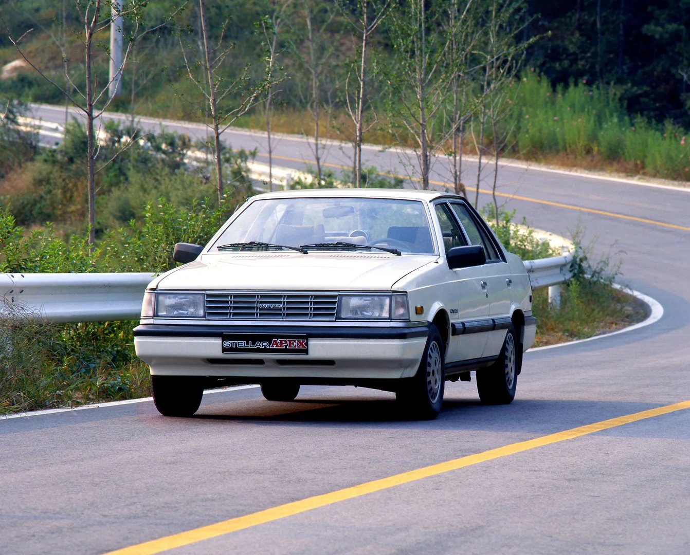 Hyundai_Stellar_1_generation__Sedan__3.jpg