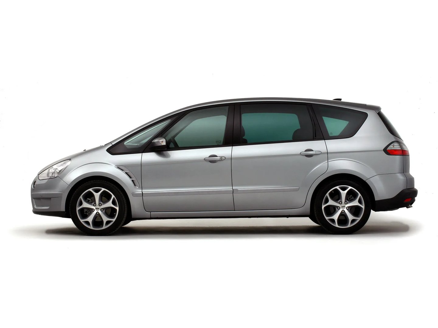 Ford_S-MAX_1_generation__Minivan__9.jpg