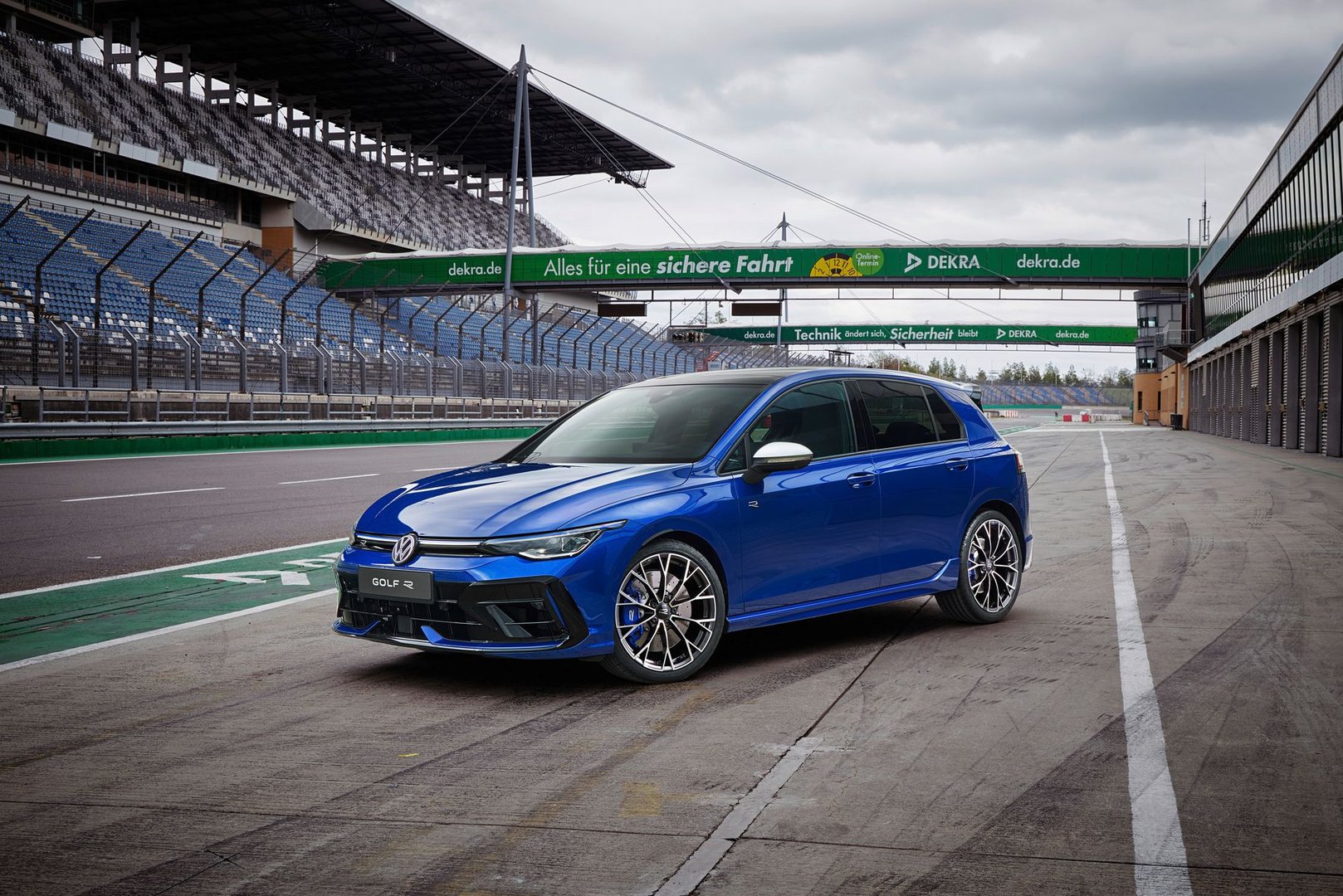 volkswagen_Golf_R_8_generation_restyling__Hatchback_5-door__5.jpg