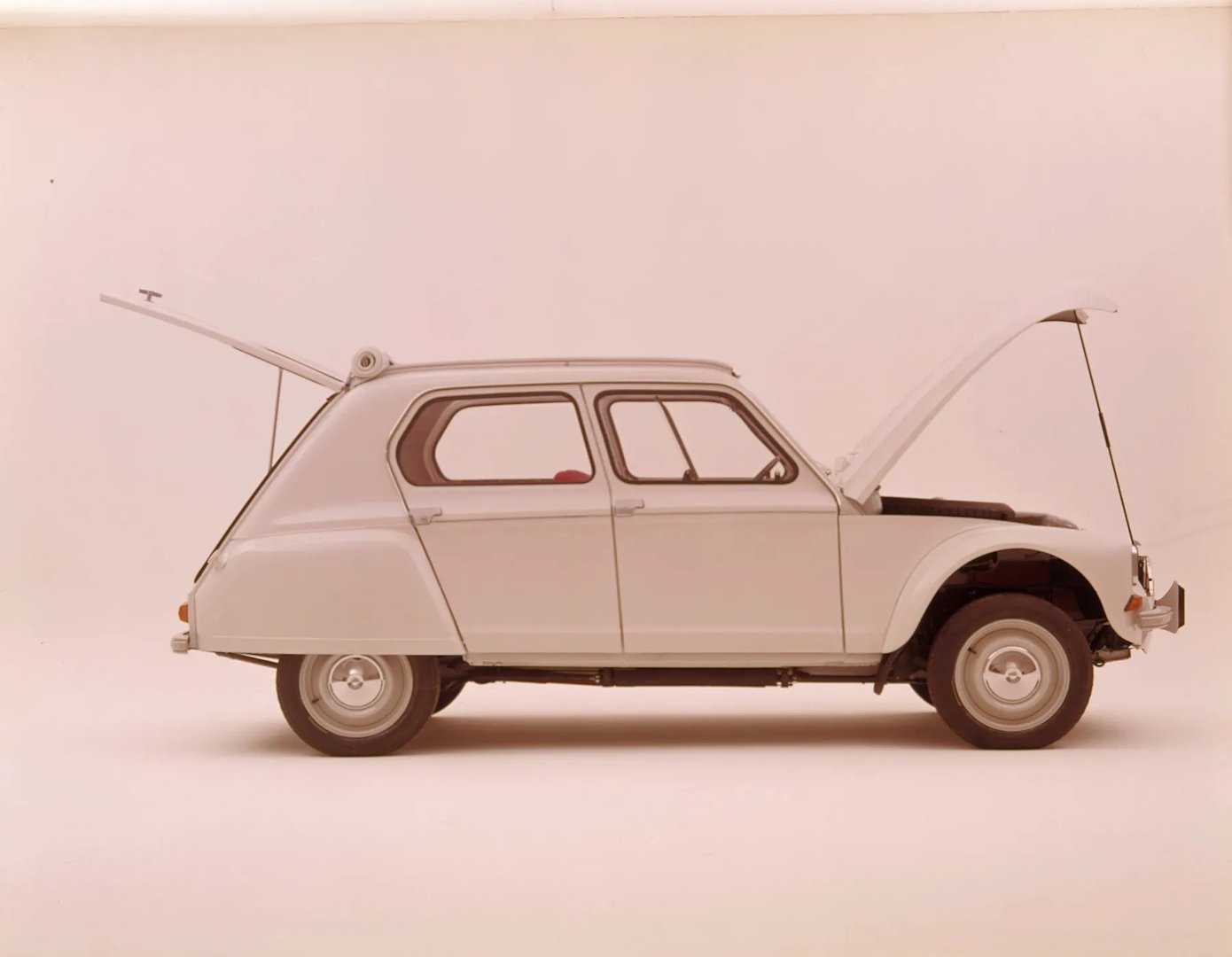 Citroen_Dyane_1_generation__Mini_5-doors__5.jpg