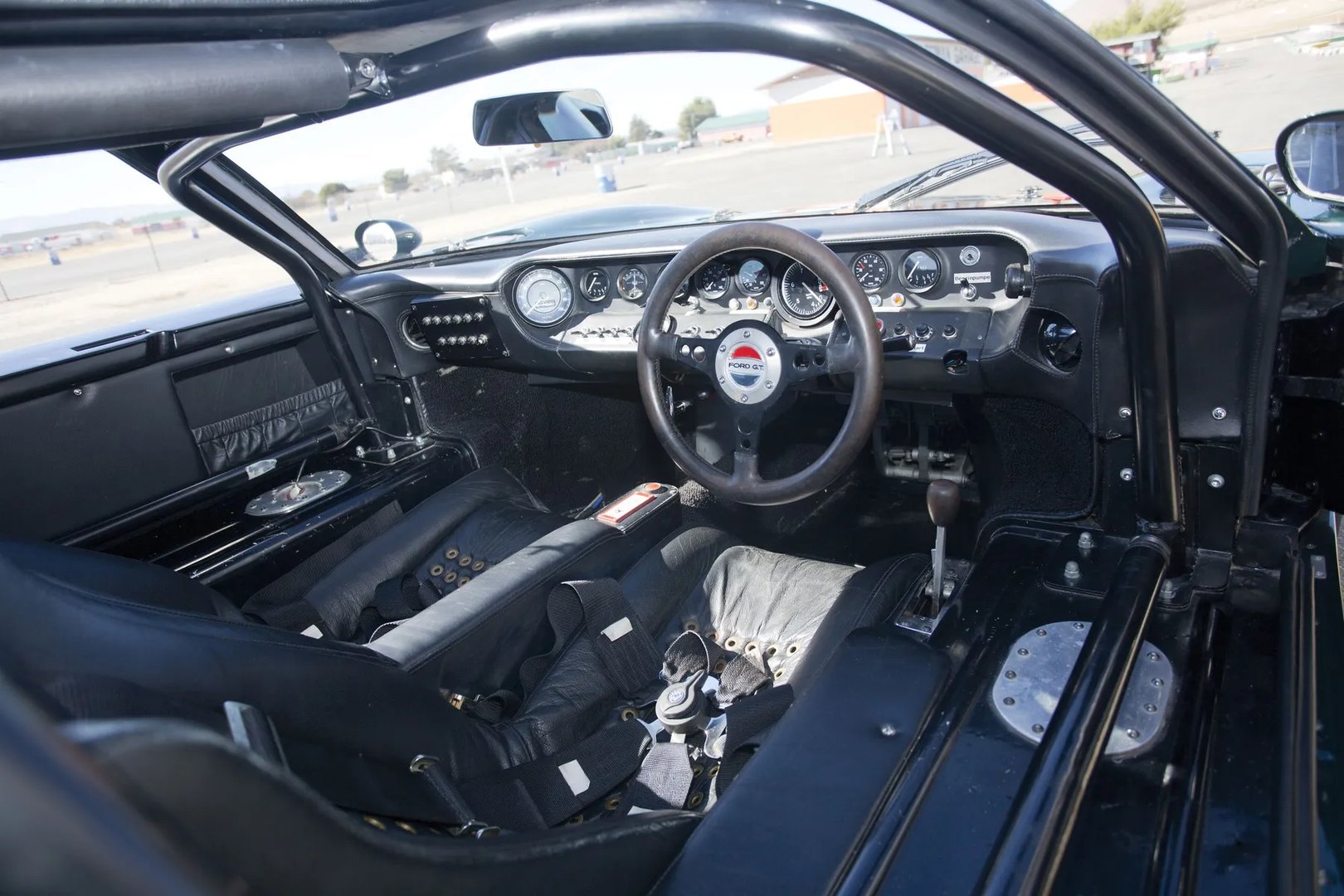 Ford_GT40_1_generation__Coupe__9.jpg
