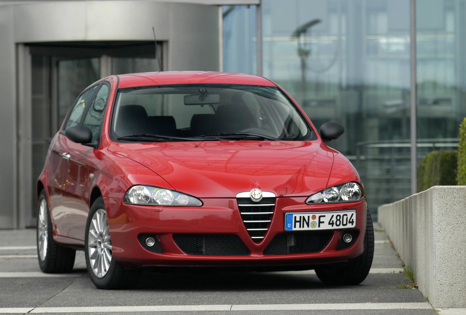 Alfa Romeo_147_1_generation_restyling__Hatchback_5-door__8.jpg