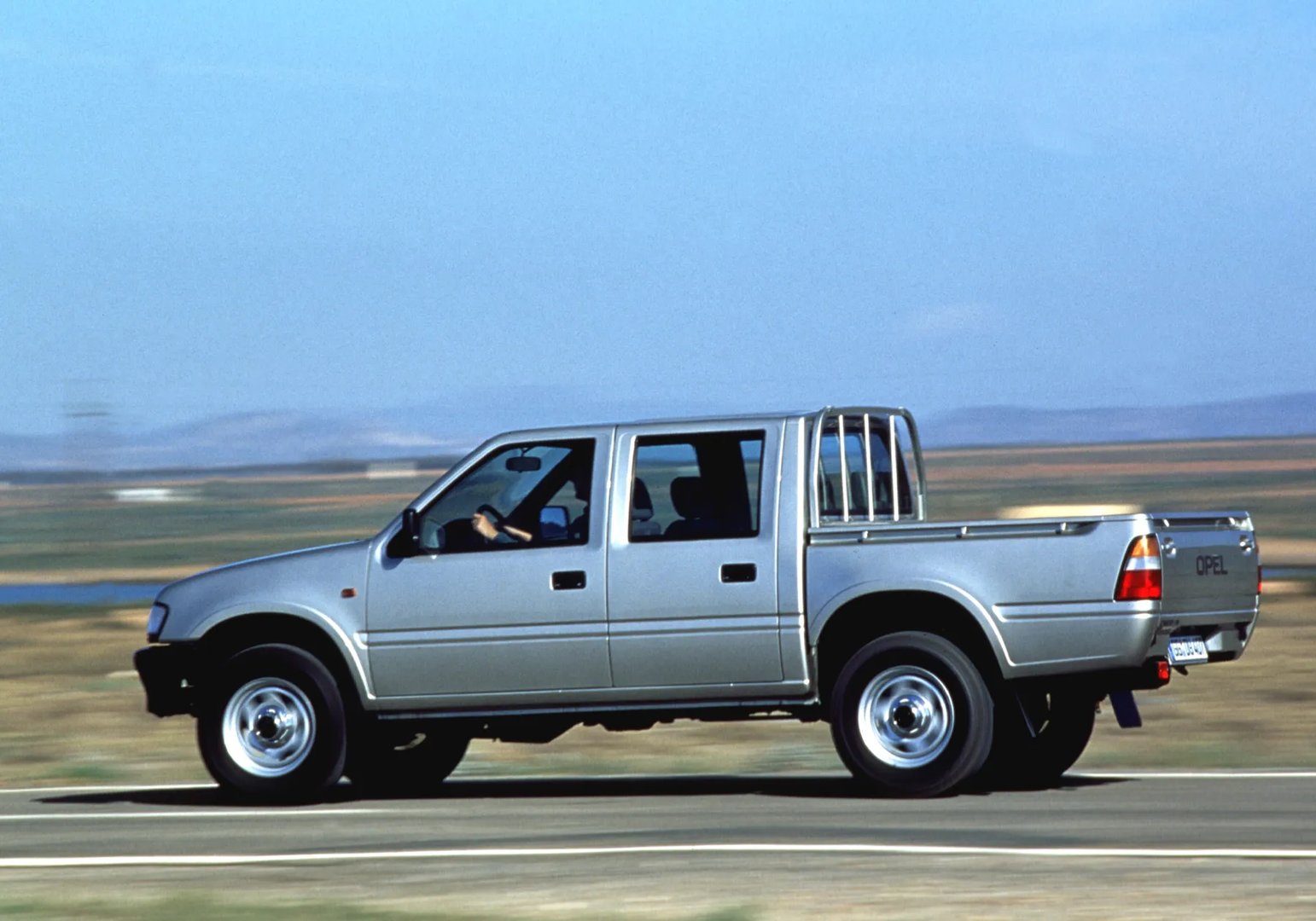Opel_Campo_1_generation__Pickup_double-cab__9.jpg