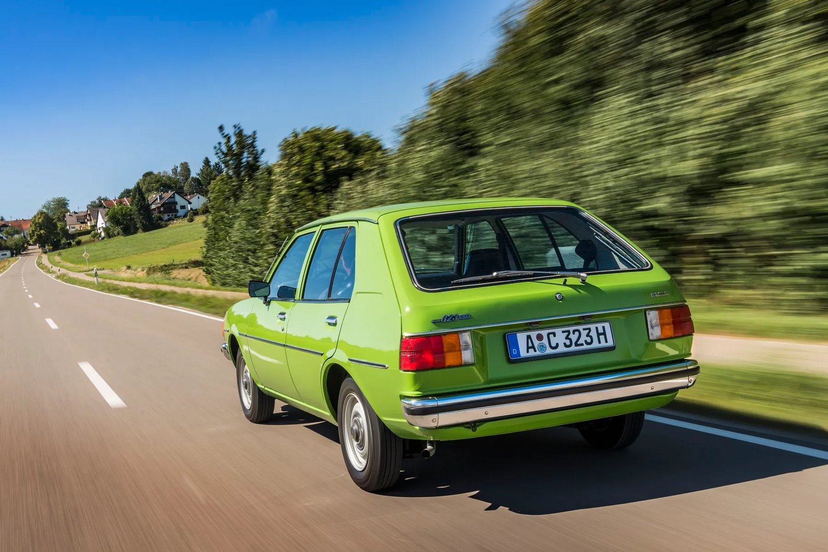 Mazda_323_Lantis_1_generation__Hatchback_5-door__3.jpg