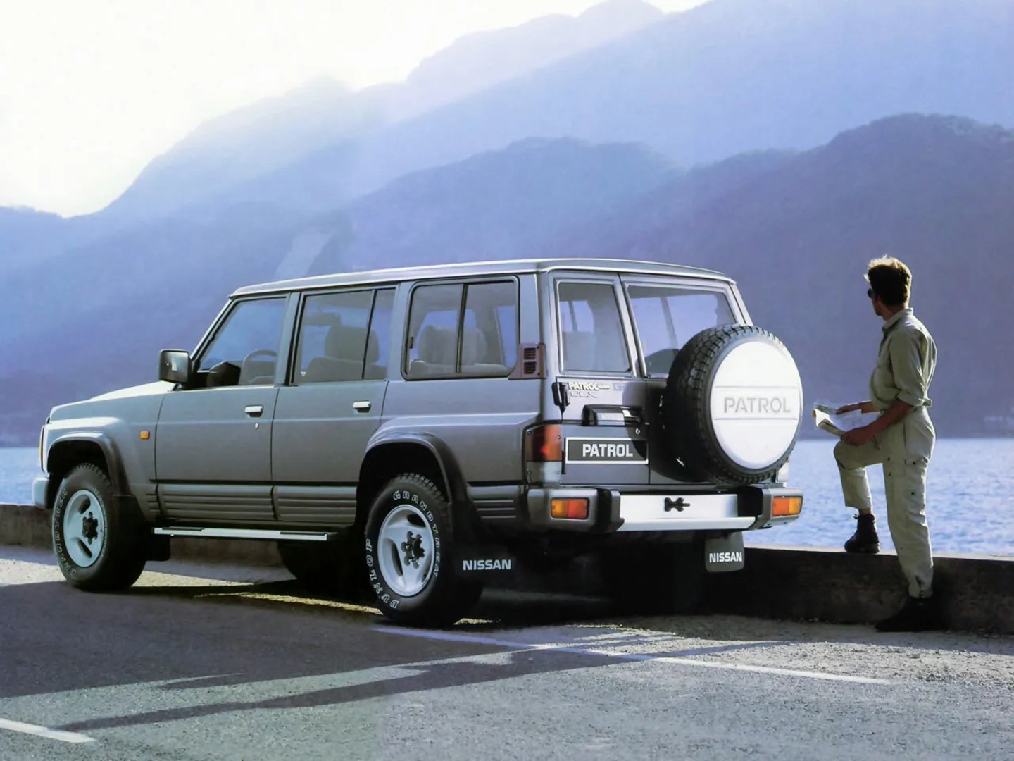 Nissan_Patrol_4_generation__SUV_5-doors__5.jpg