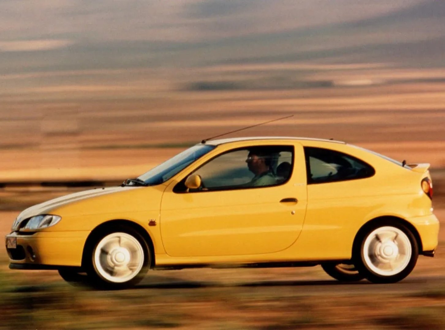 Renault_Megane_1_generation__Coupe__5.jpg
