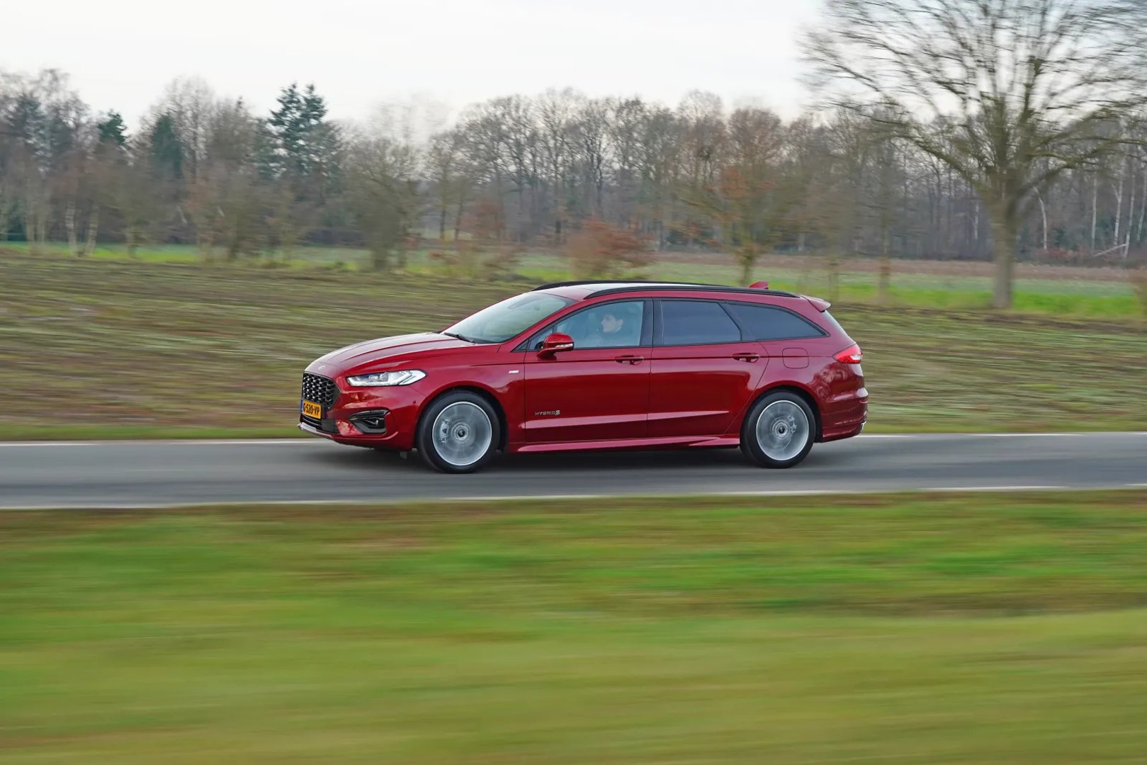 Ford_Mondeo_5_generation_restyling__Estate_5-door__5.jpg