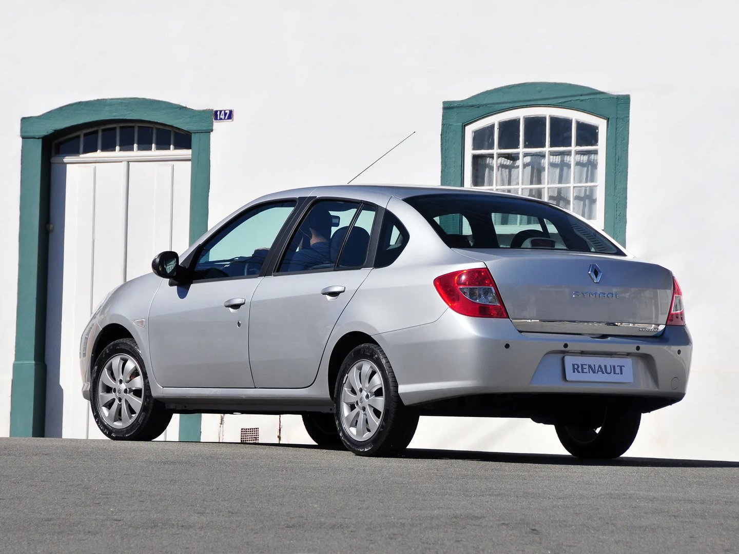 Renault_Thalia_2_generation__Sedan__4.jpg