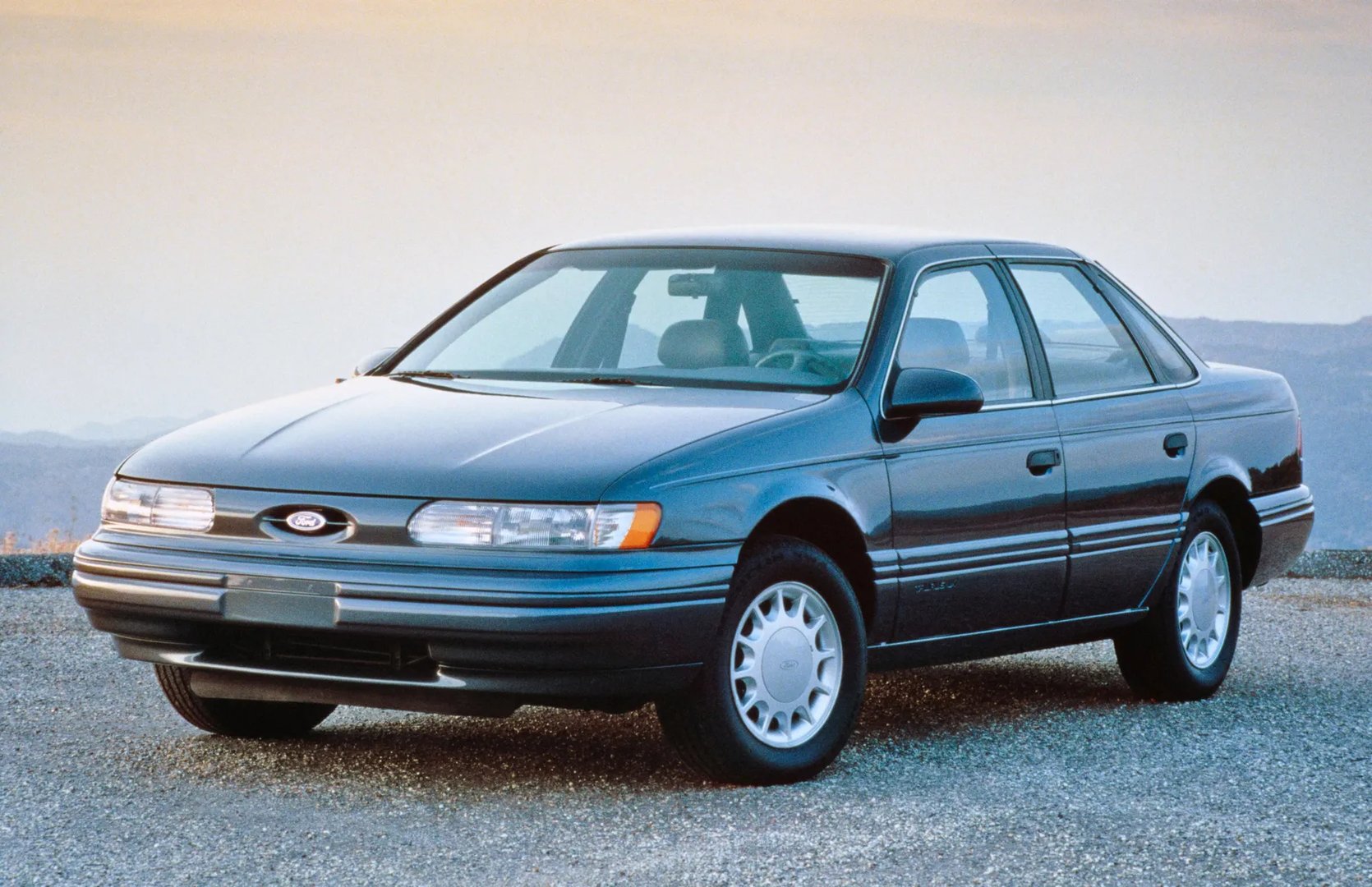 Ford_Taurus_2_generation__Sedan__4.jpg