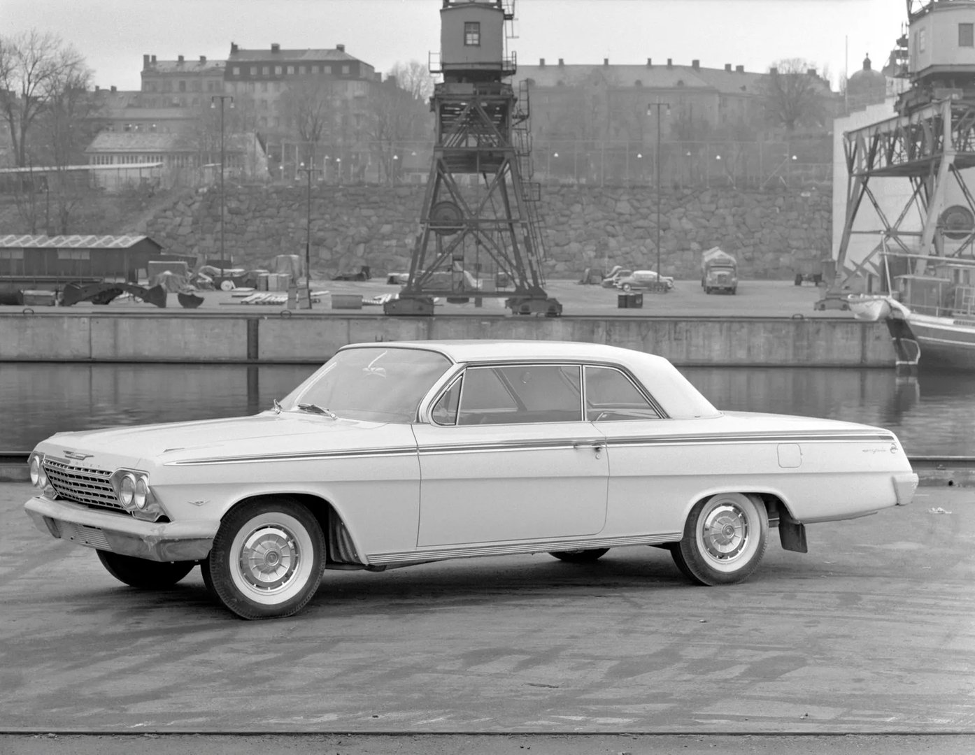 Chevrolet_Impala_3_generation__Coupe__8.jpg