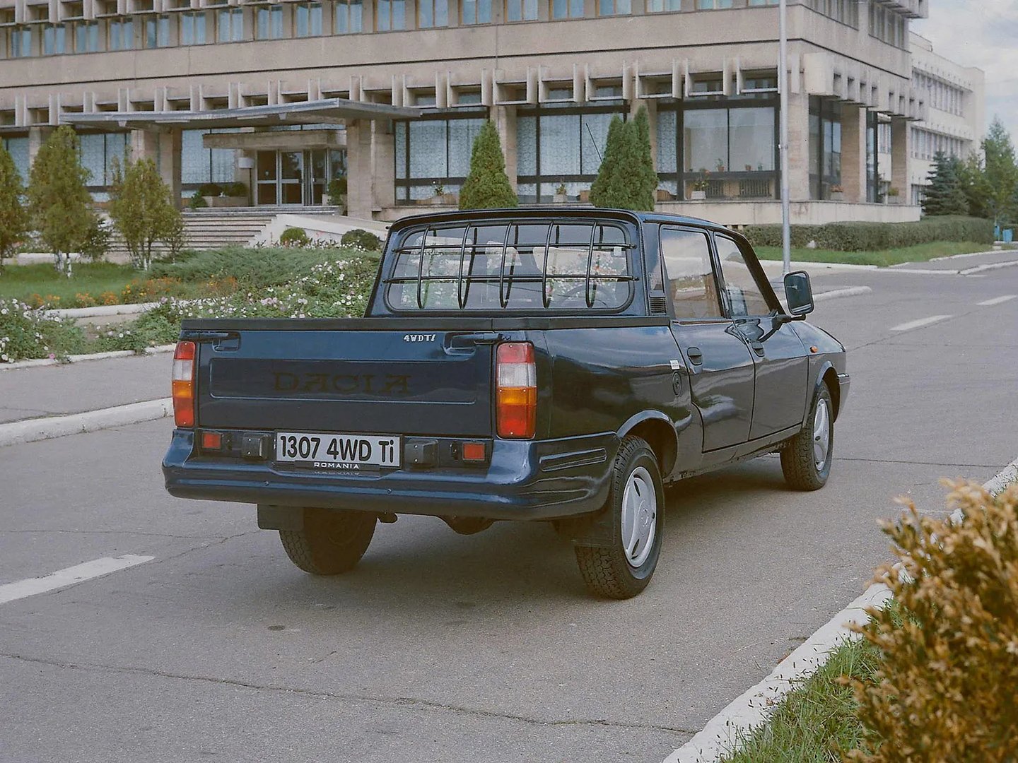 Dacia_Pick-Up_1_generation__Pickup_double-cab__4.jpg
