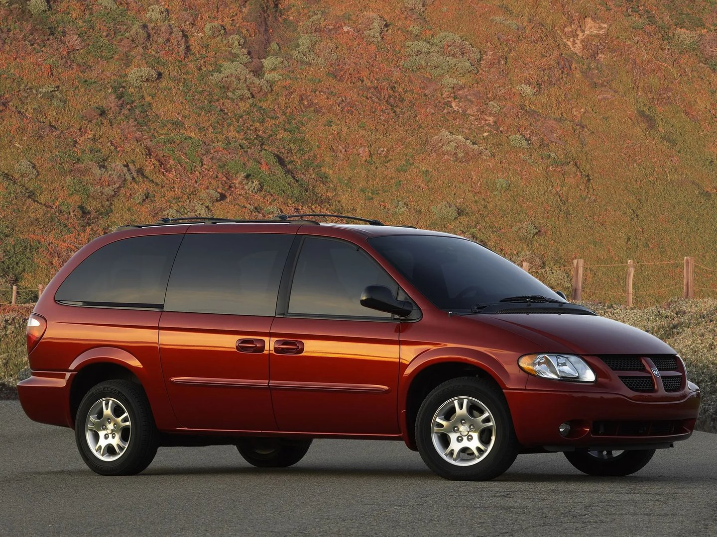 Dodge_Caravan_4_generation__Minivan__9.jpg