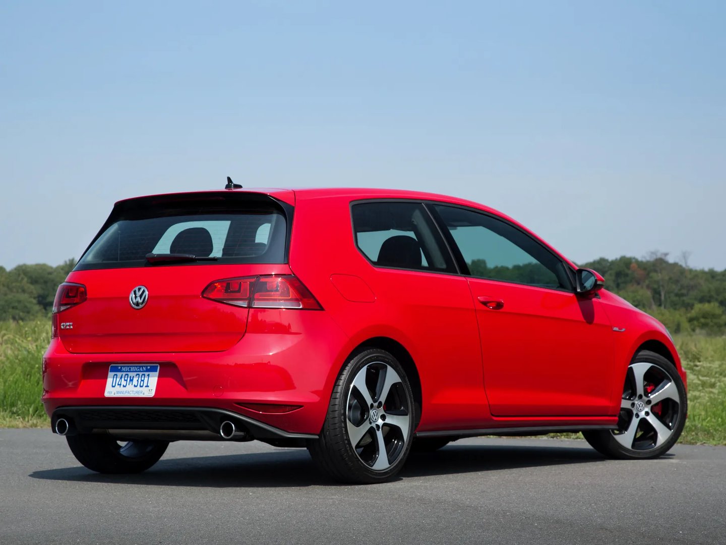 Volkswagen_Golf_GTI_7_generation__Hatchback_3-door__8.jpg