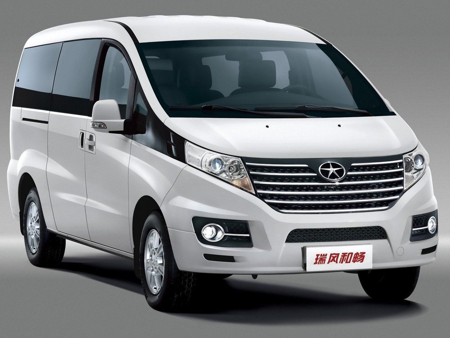 jac_M5_1_generation__Minivan__8.jpg