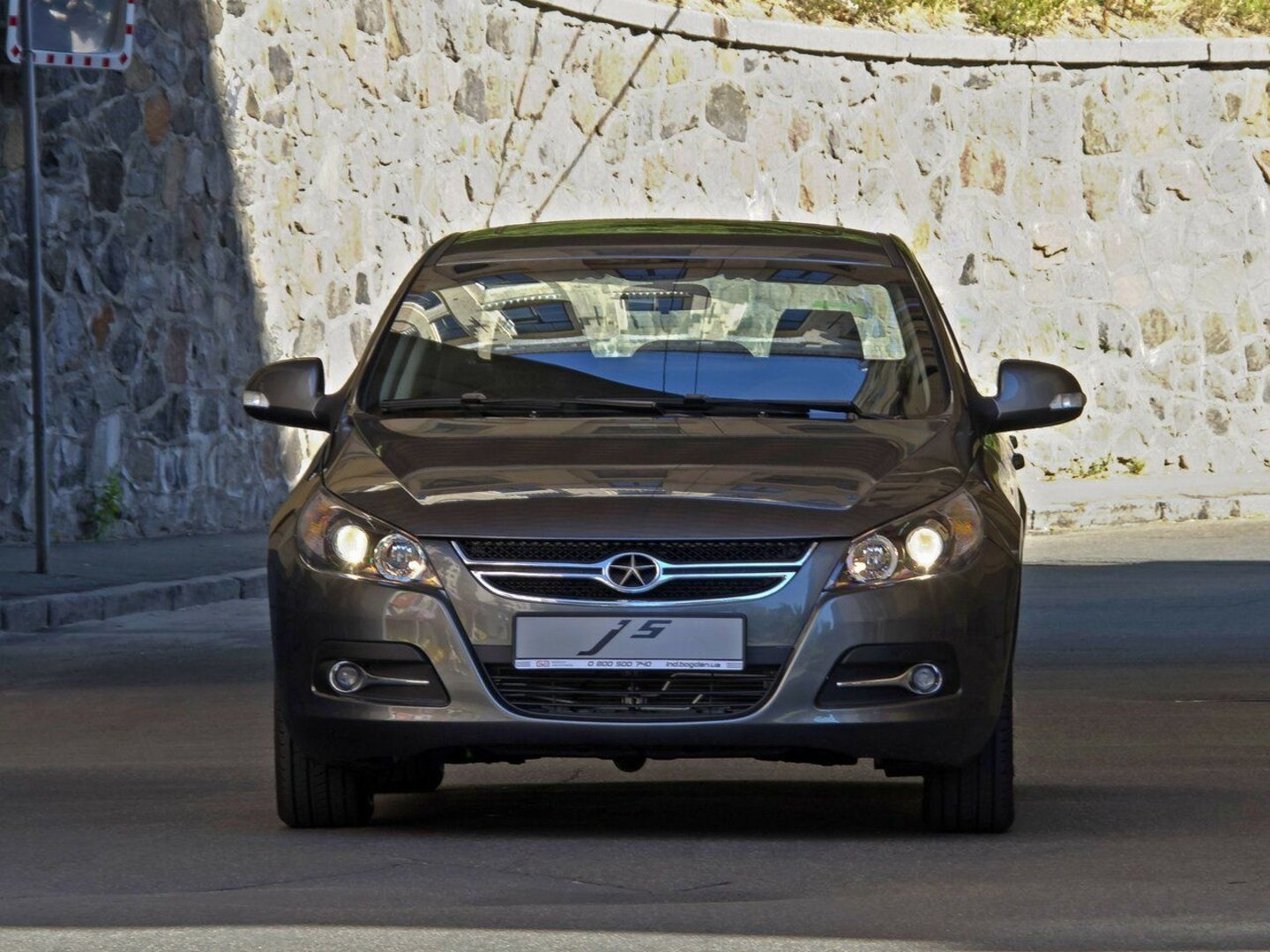 jac_J5_(Heyue)_1_generation__Sedan__3.jpg
