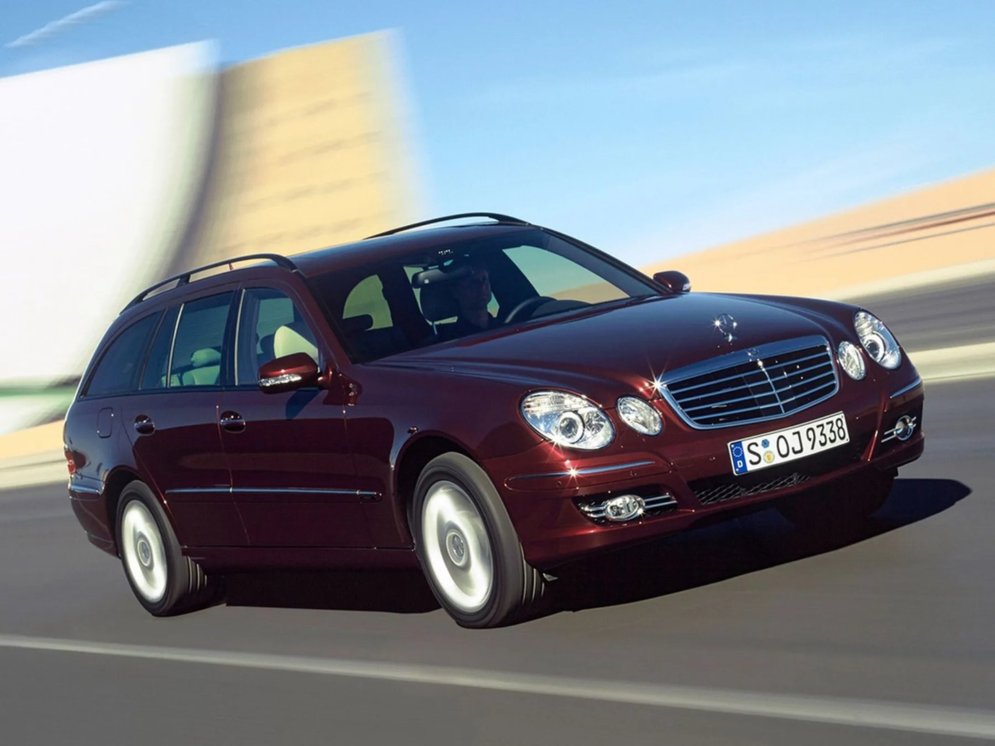 Mercedes_E-Class_3_generation_restyling__Estate_5-door__1.jpg