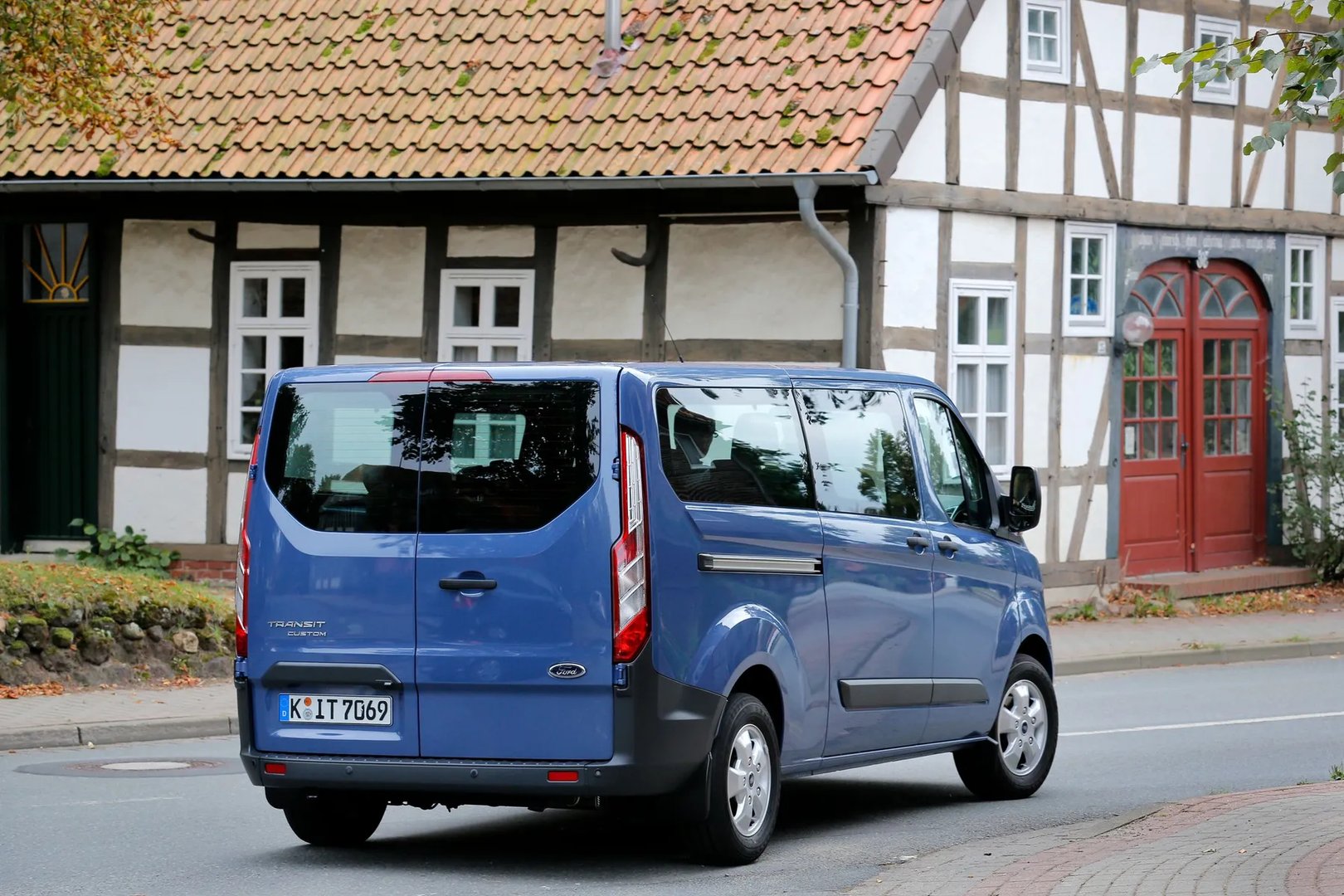Ford_Transit_Custom_1_generation__Minivan_Long__2.jpg