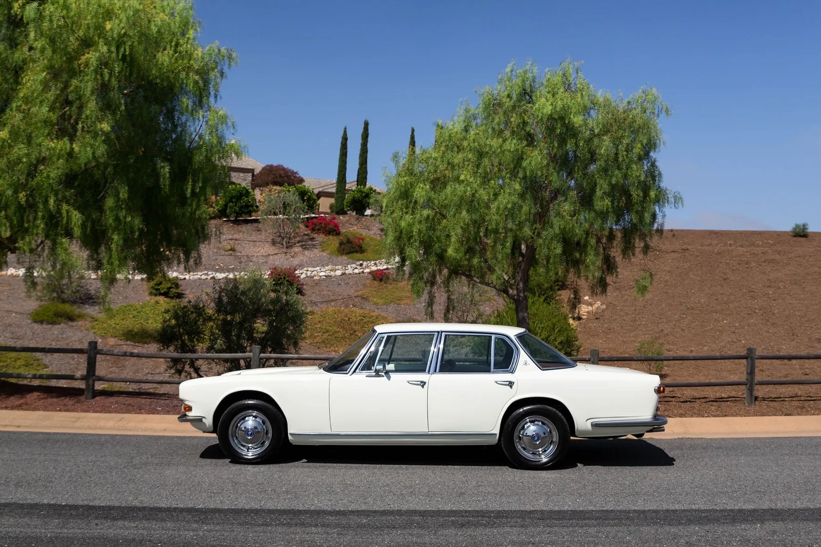 Maserati_Quattroporte_1_generation__Sedan__2.jpg