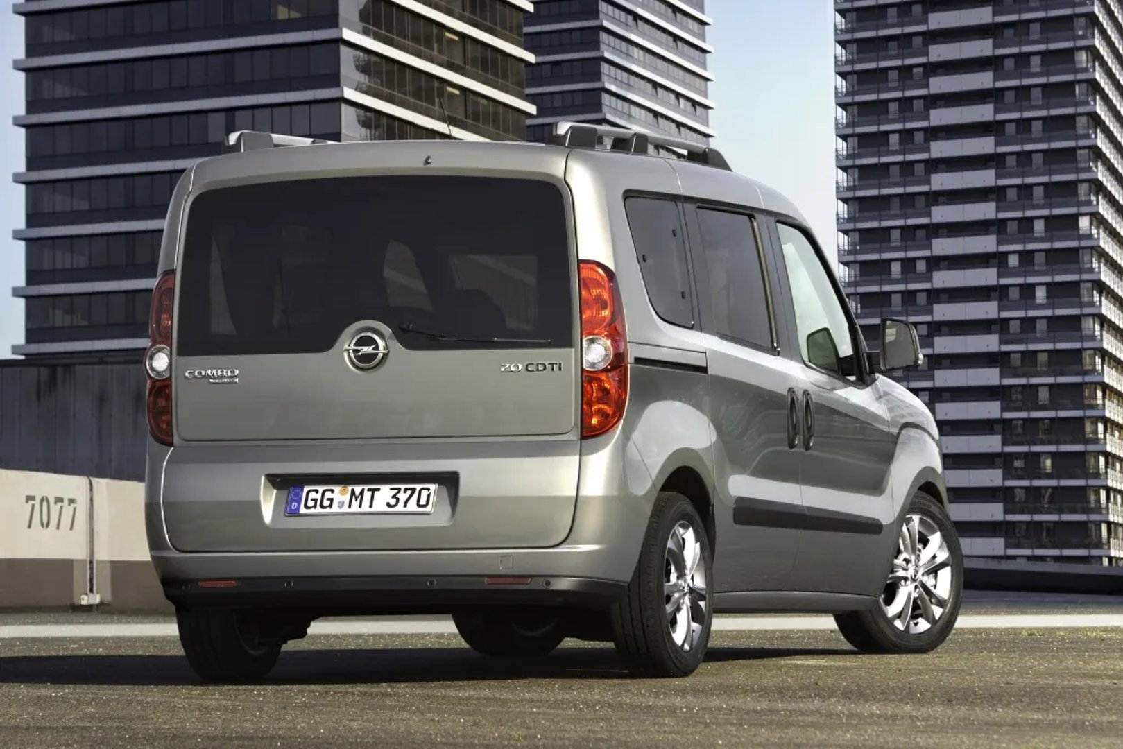 Opel_Combo_4_generation__Compact_Van__8.jpg