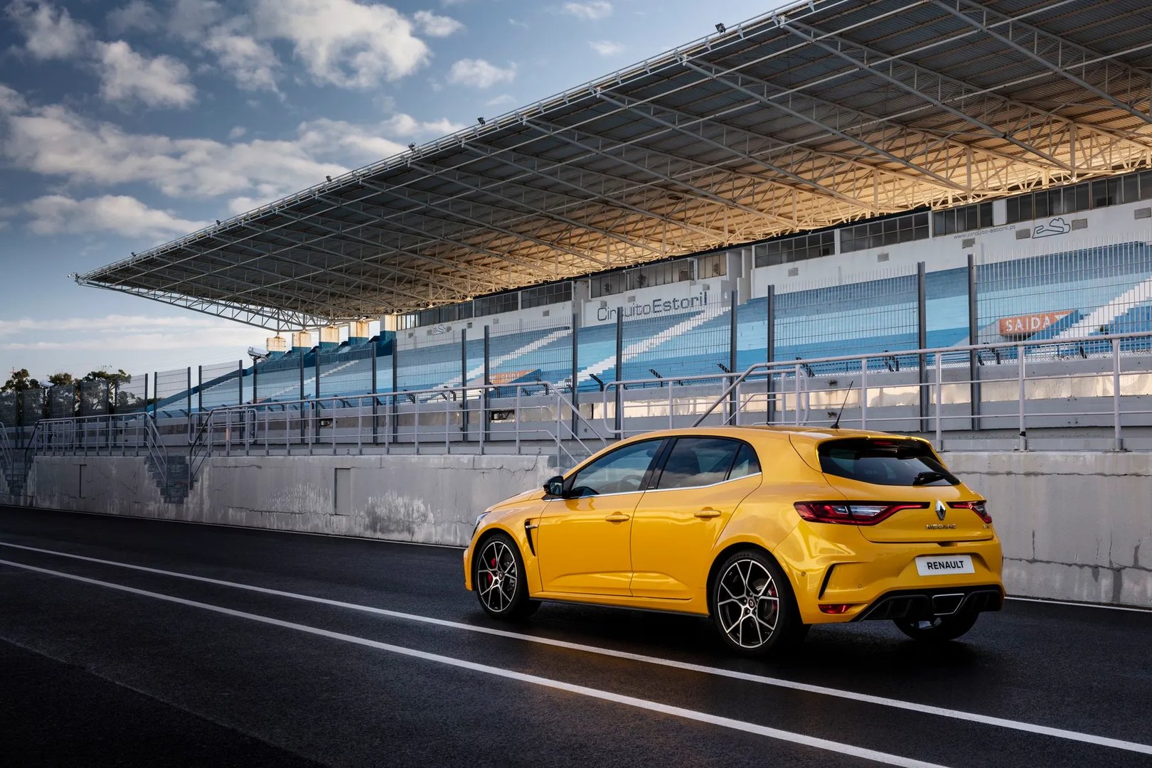 Renault_Megane_RS_4_generation__Hatchback_5-door__4.jpg
