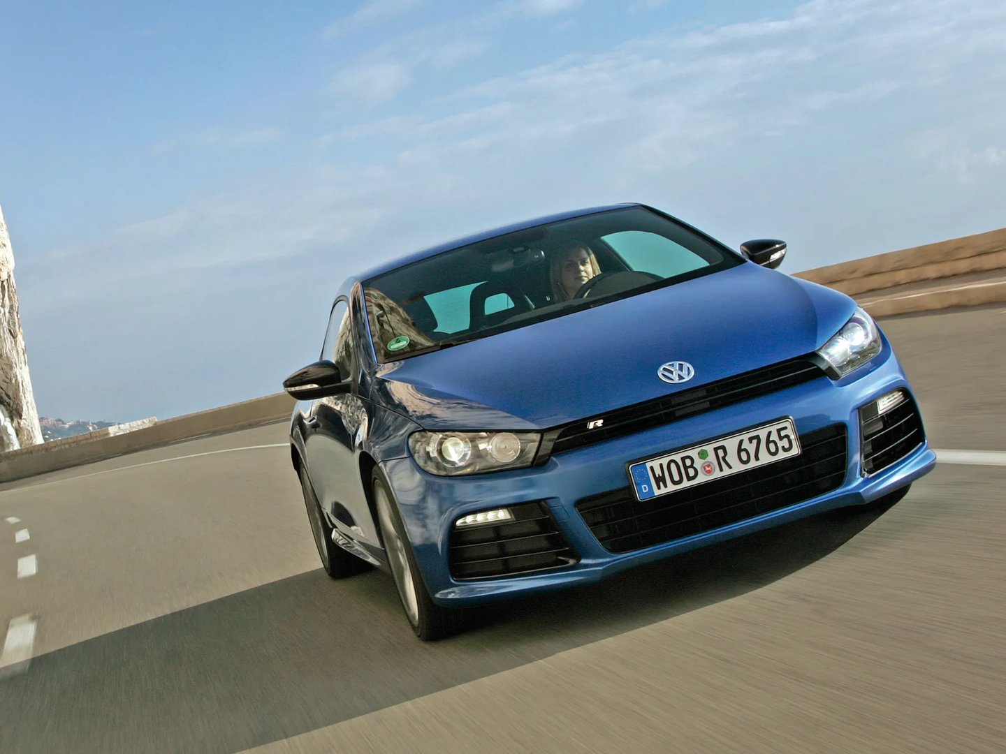 Volkswagen_Scirocco_R_1_generation__Hatchback_3-door__7.jpg