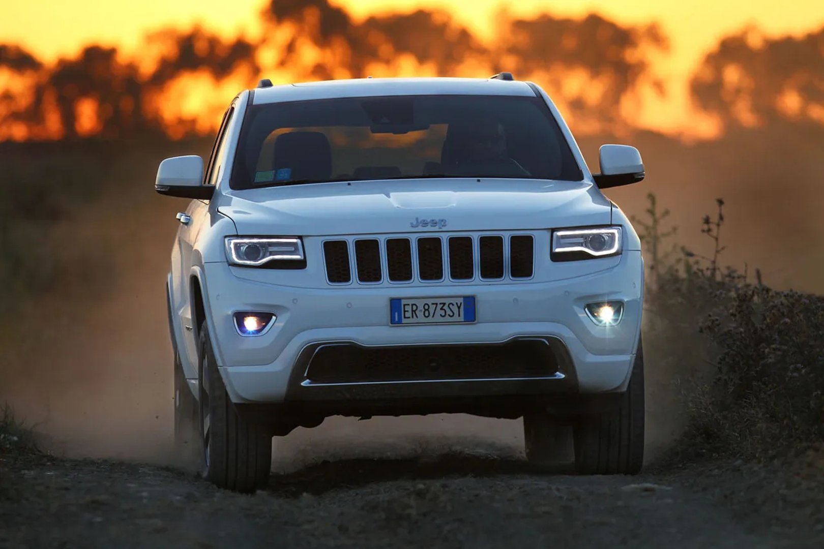 Jeep_Grand_Cherokee_4_generation__SUV_5-doors__7.jpg