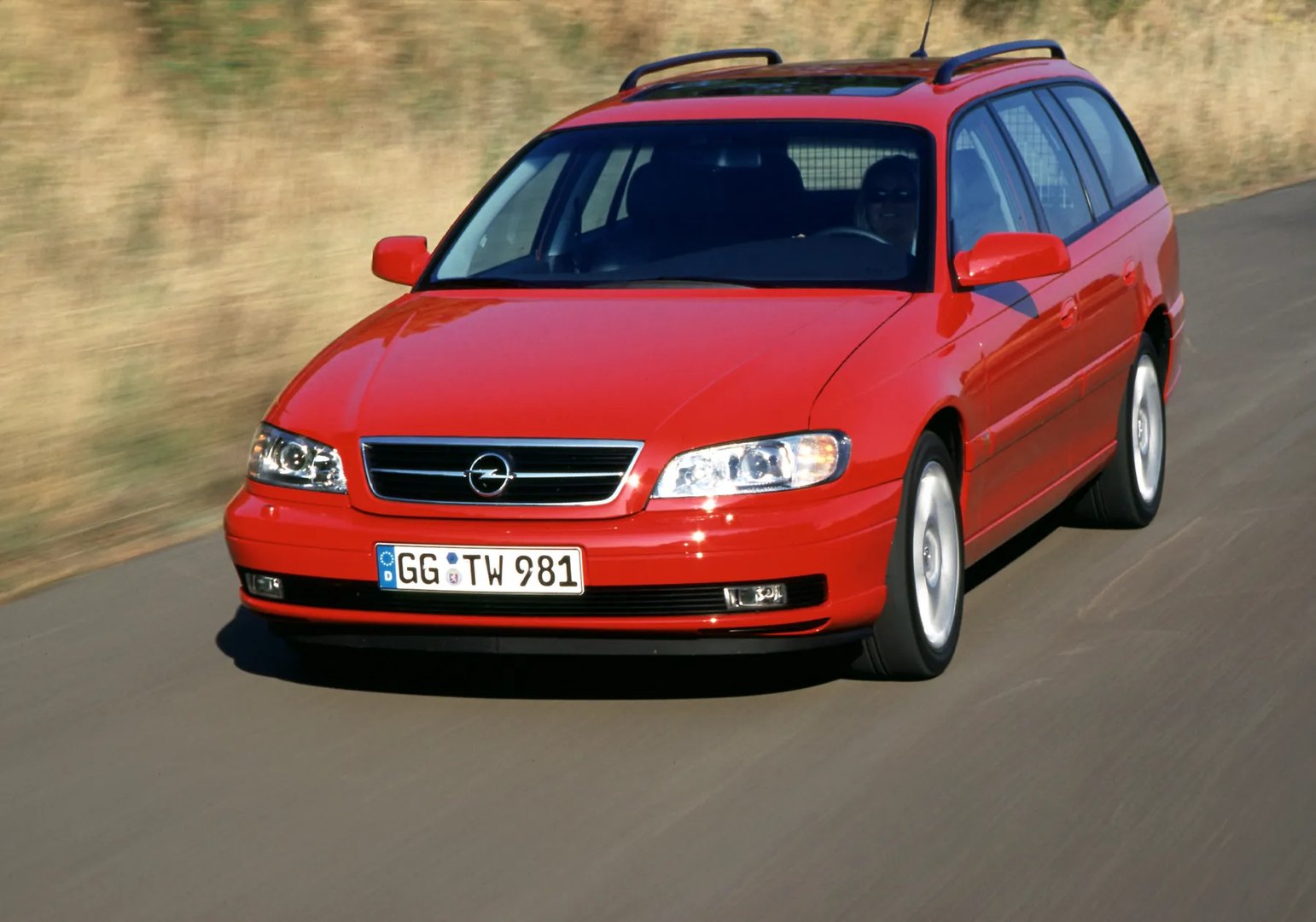 Opel_Omega_2_generation_restyling__Estate_5-door__1.jpg