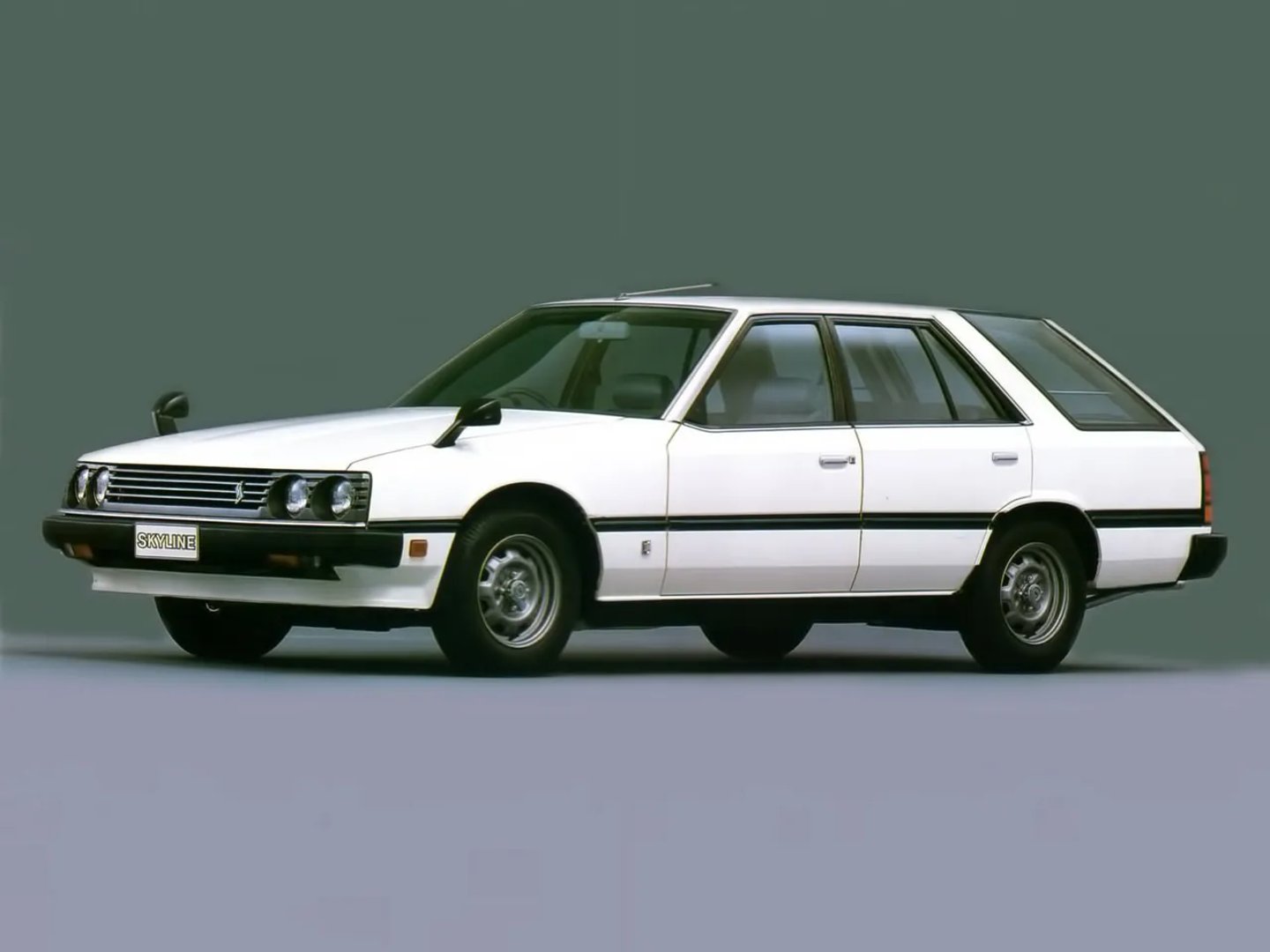 Nissan_Skyline_6_generation__Estate_5-door__2.jpg