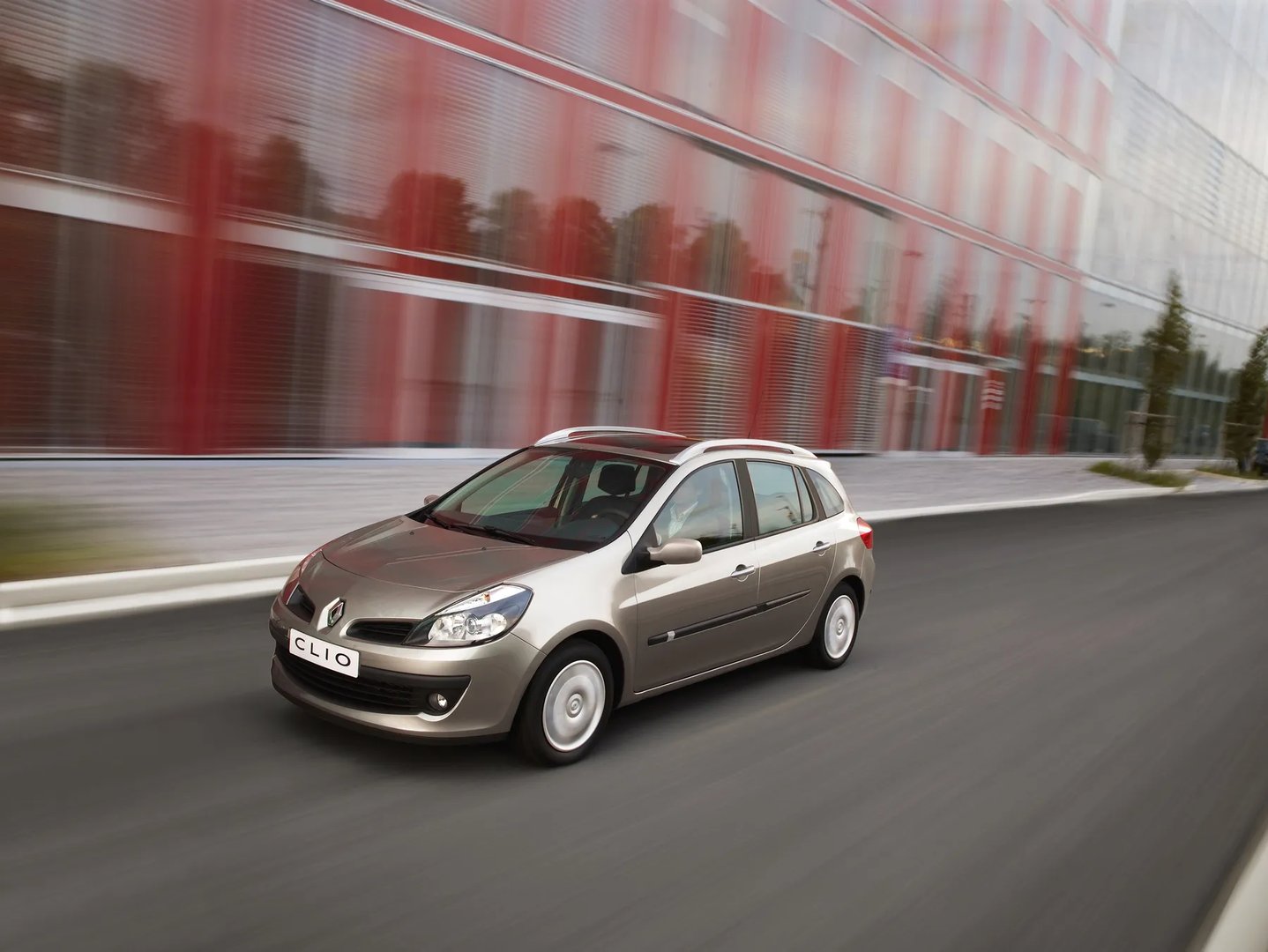 Renault_Clio_3_generation__Estate_5-door__1.jpg