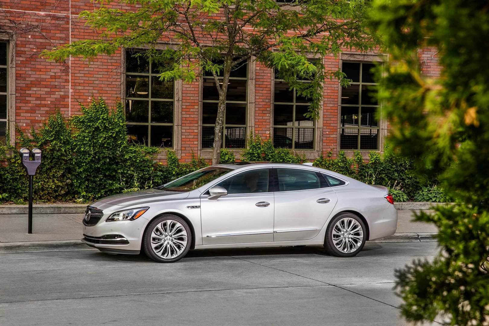 Buick_LaCrosse_3_generation__Sedan__5.jpg
