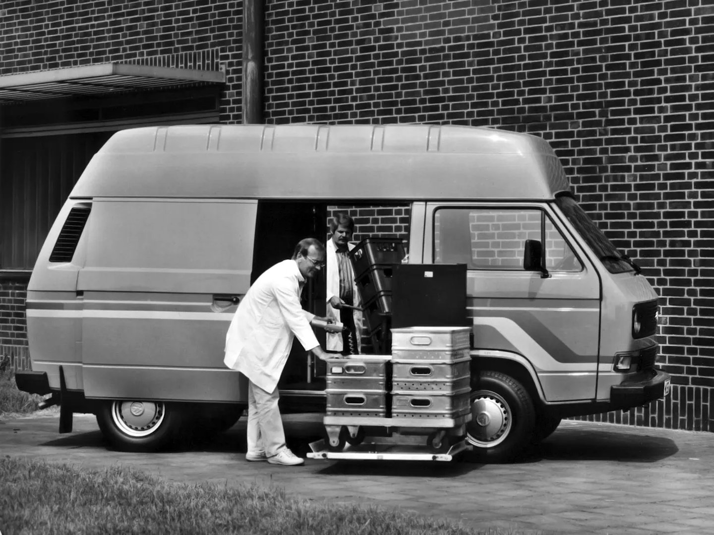 Volkswagen_Transporter_3_generation__Minivan__8.jpg