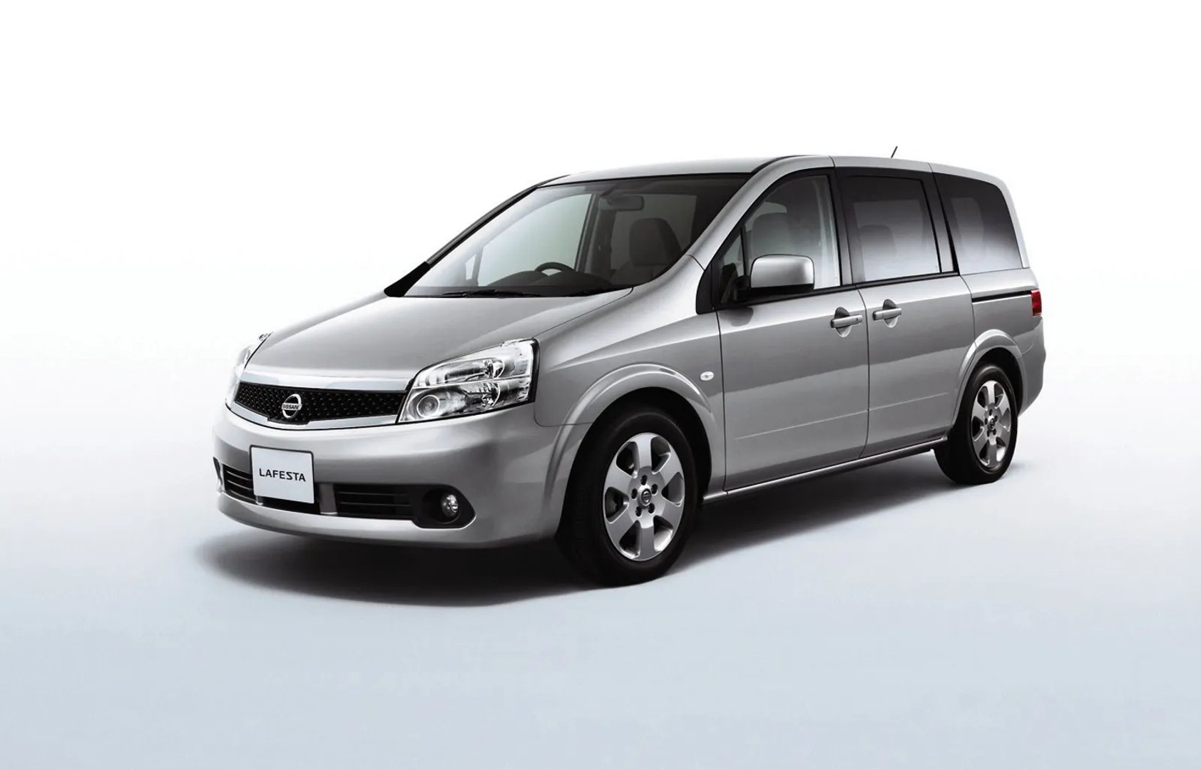Nissan_Lafesta_1_generation__Minivan__9.jpg