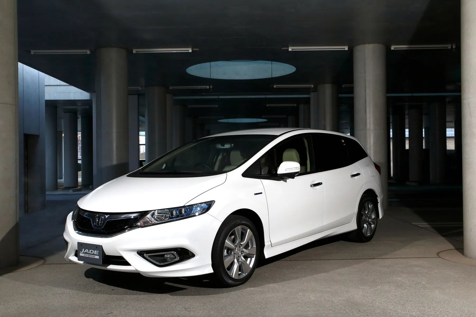 Honda_Jade_1_generation__Hatchback_5-door__7.jpg