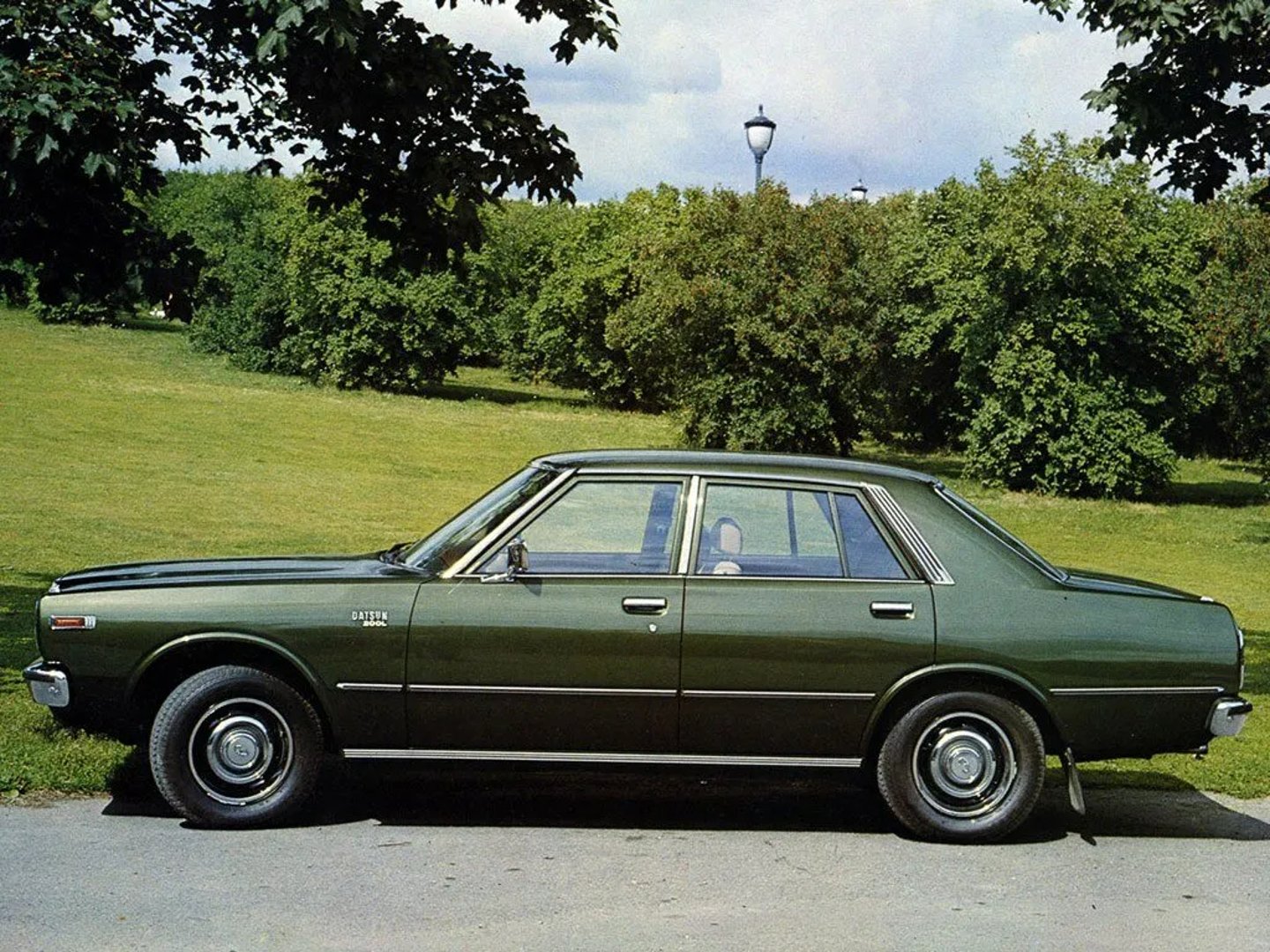 Datsun_Laurel_3_generation__Sedan__2.jpg