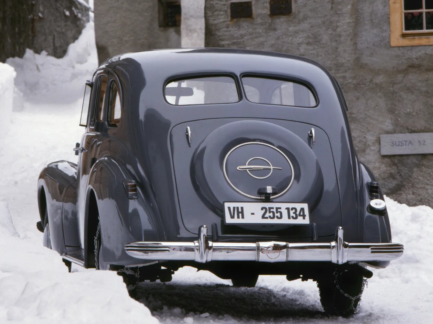 Opel_Kapitan_1_generation__Sedan__6.jpg
