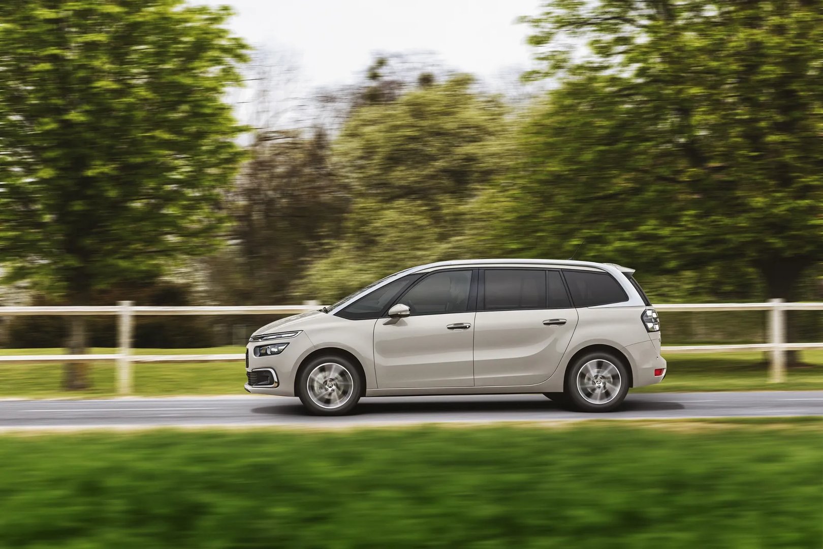 Citroen_C4_Grand_SpaceTourer_1_generation__Minivan__12.jpg