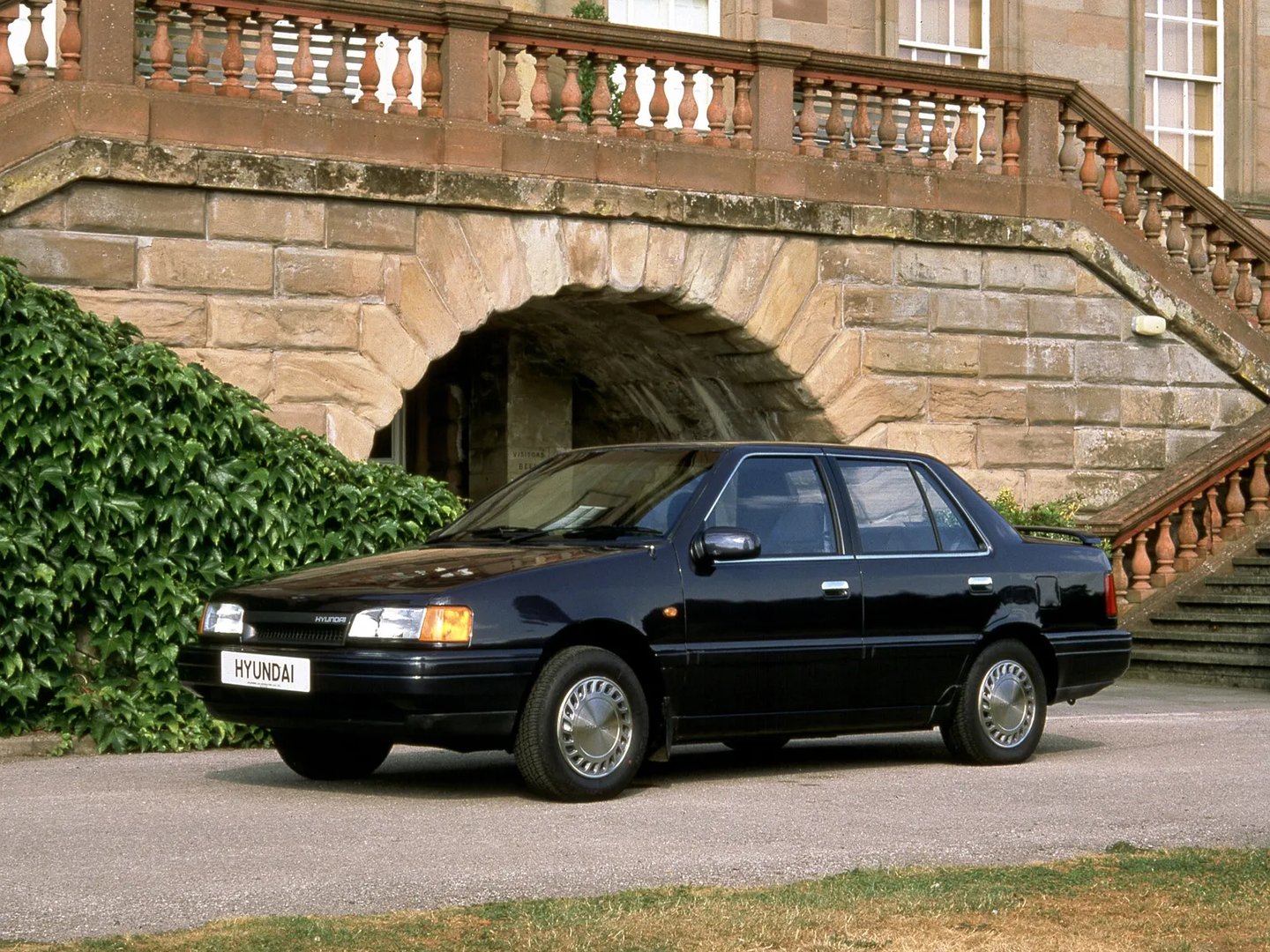 Hyundai_Pony_4_generation__Sedan__2.jpg