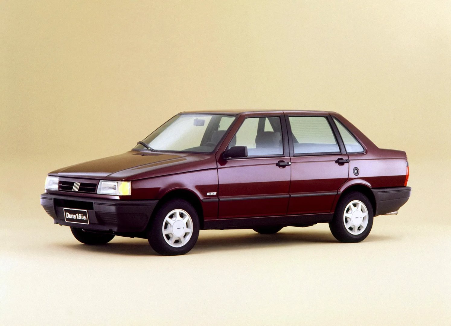 Fiat_Duna_1_generation__Sedan__1.jpg