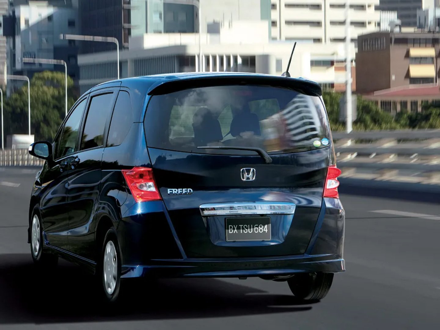 Honda_Freed_1_generation__Compact_Van__10.jpg