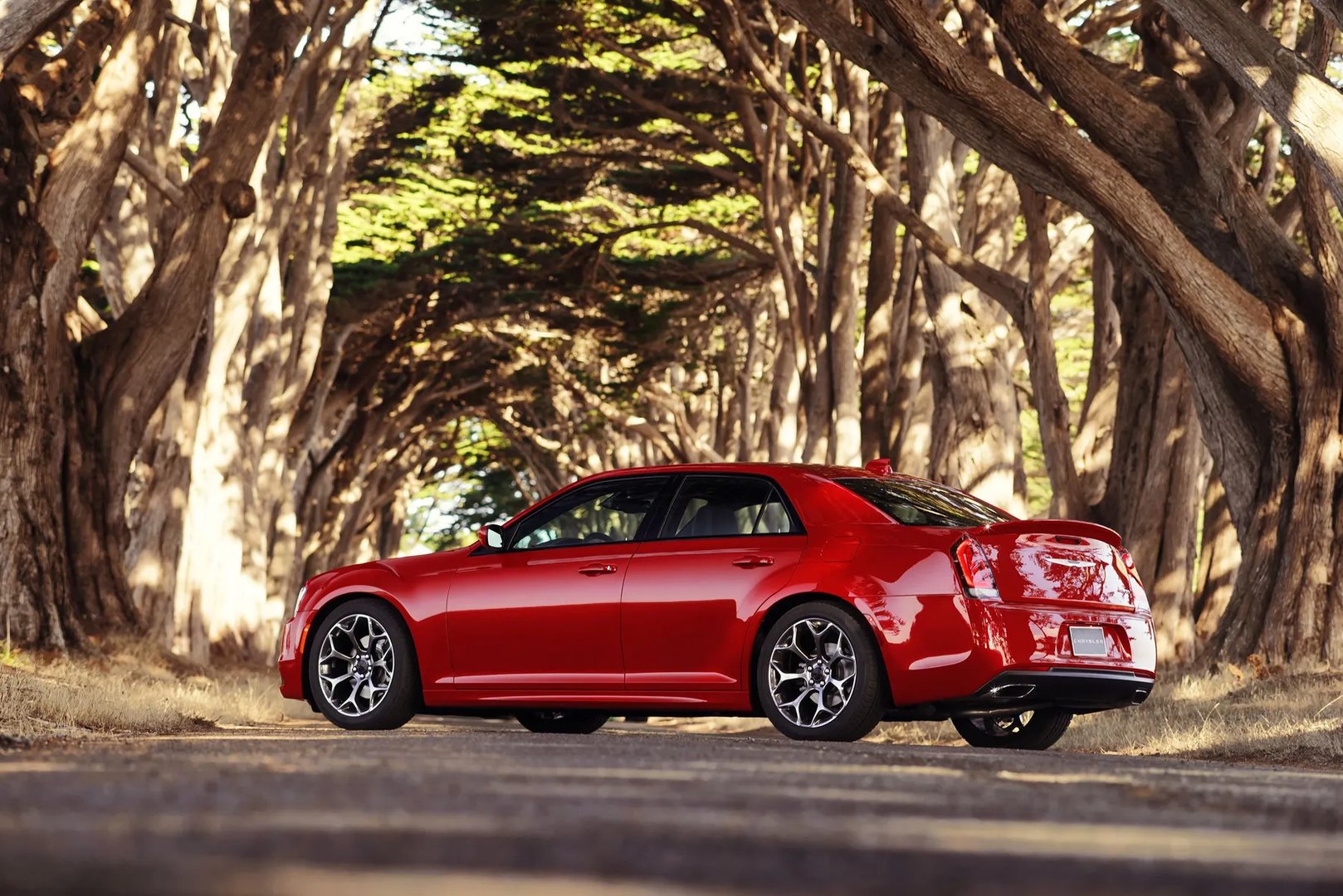 Chrysler_300C_2_generation_restyling__Sedan__12.jpg
