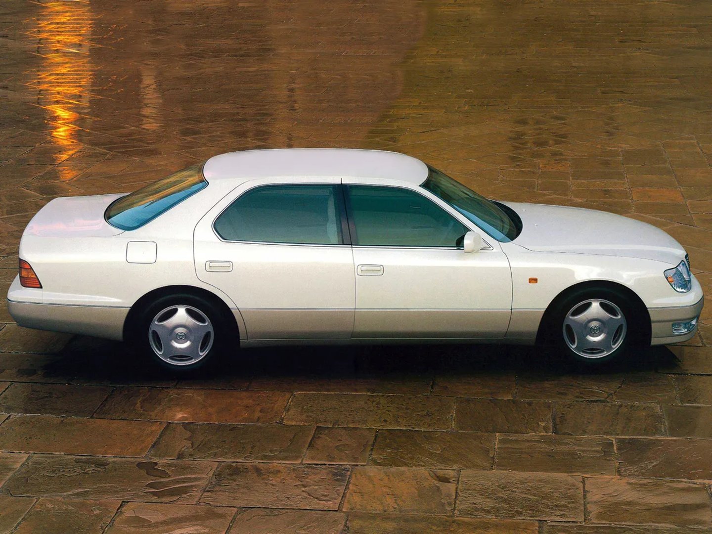 Toyota_Celsior_2_generation_restyling__Sedan__3.jpg