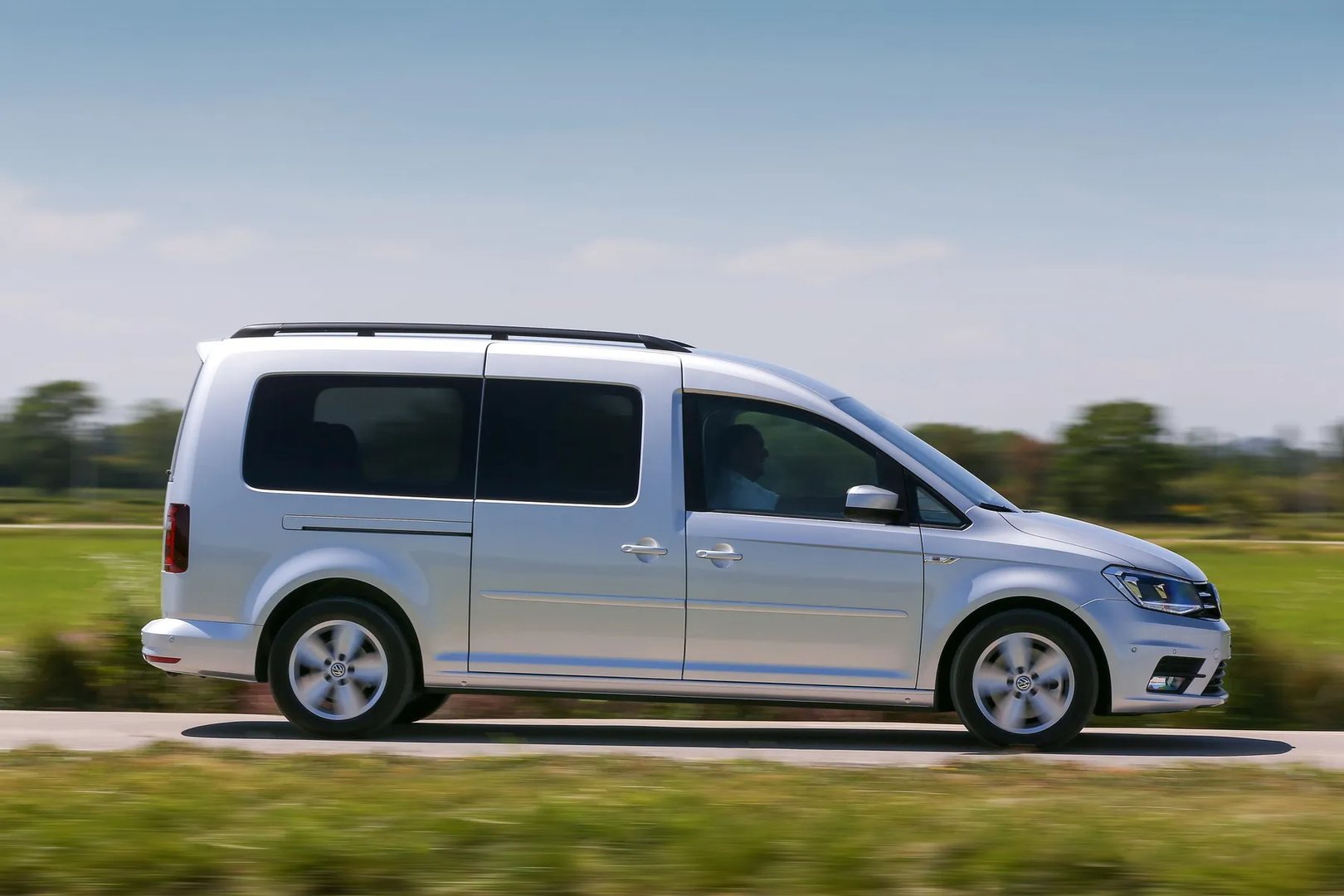 Volkswagen_Caddy_4_generation__Compact_Van_Long__3.jpg