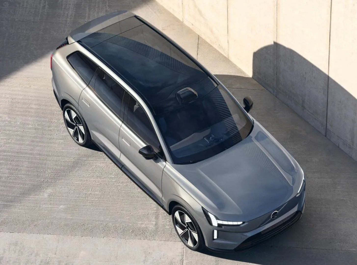 Volvo_EX90_1_generation__SUV_5-doors__11.jpg